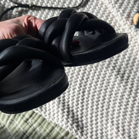 Seychelles Black Slide Sandals - Picture 2 of 3